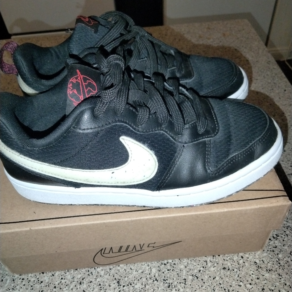 COPY - Boys Nike shoes size 3.5